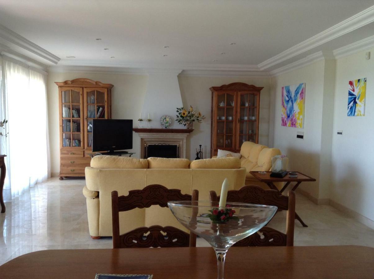 Urb Playa Azul 24 Villa Estepona Buitenkant foto