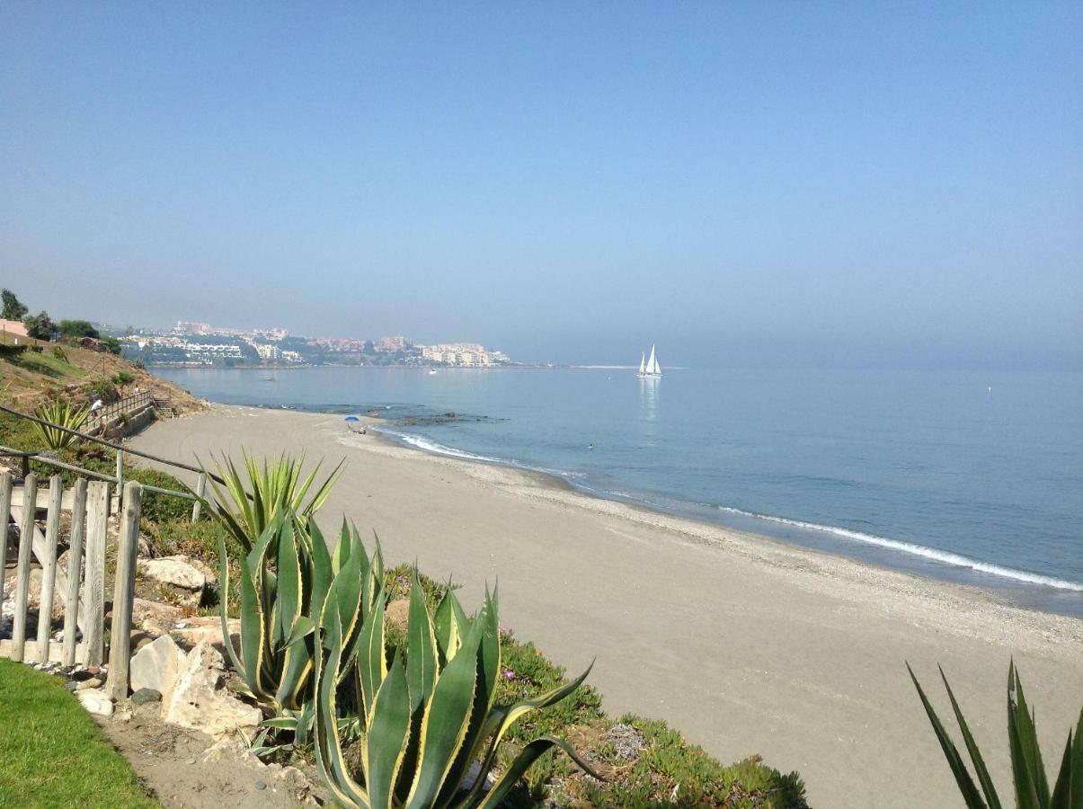 Urb Playa Azul 24 Villa Estepona Buitenkant foto